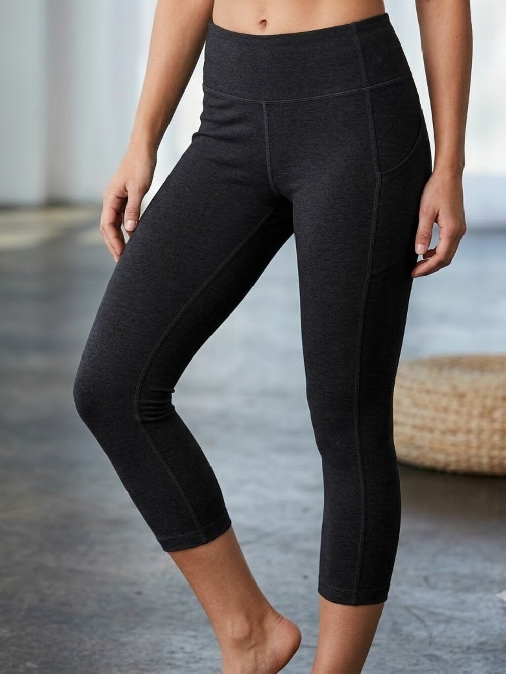 Athleta Kickbooty Gray Yoga Crop Capri Leggings